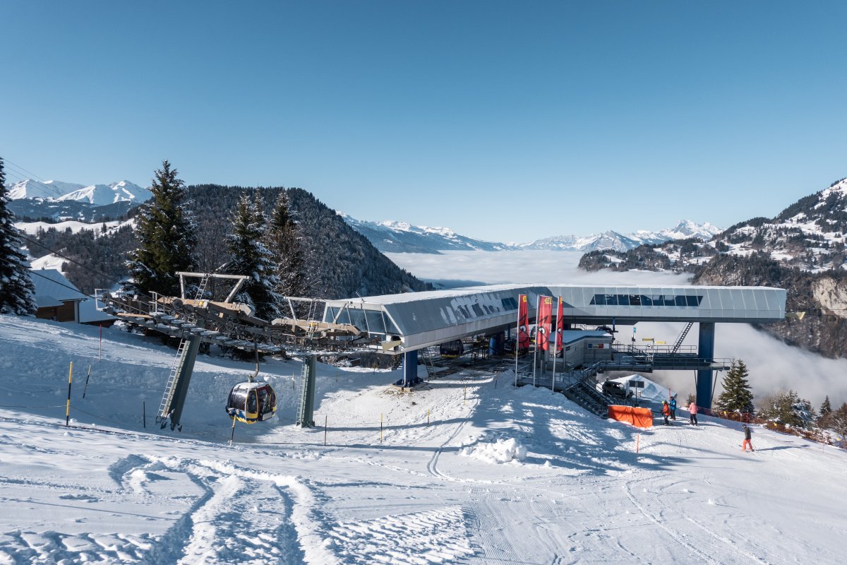 Talstation der Kabinenbahn Cavadura-Schwänzelegg, Januar 2024