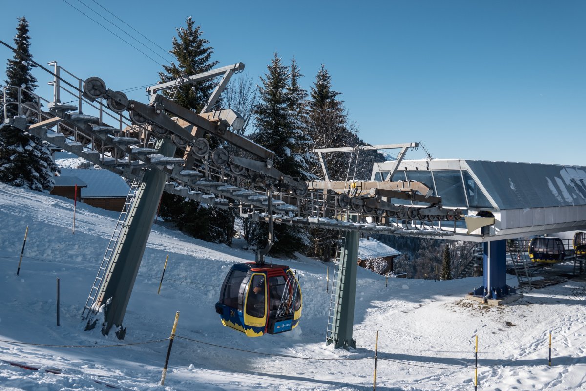 Talstation der Kabinenbahn Cavadura-Schwänzelegg, Januar 2024