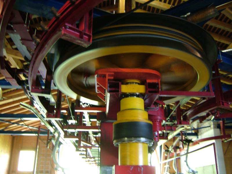 Gemeinsamer Antrieb der beiden Sektionen der Kabinenbahn Gstaad-Wispile, Juli 2006