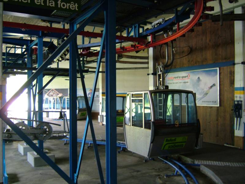 Talstation der Kabinenbahn Schönried-Rellerli, Juli 2006