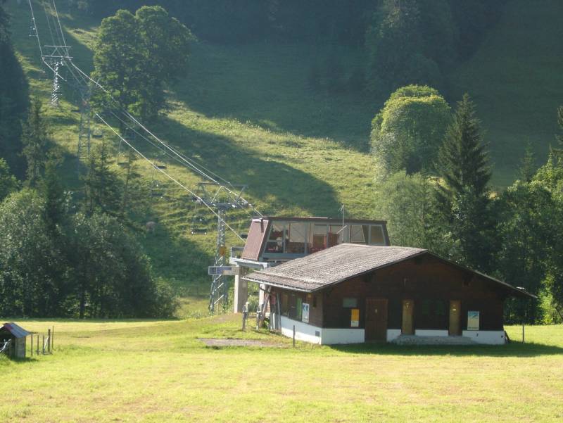 Talstation der Sesselbahn Chalberhöni-Vordereggli, Juli 2006