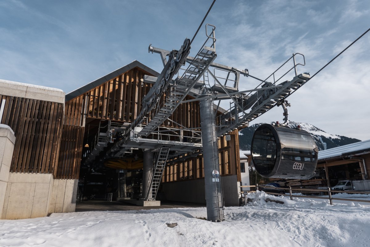 Talstation der Kabinenbahn Gstaad-Eggli, Dezember 2022