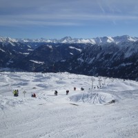 Schlepplifte Lüsch samt Piste und Panorama Richtung Südosten, Dezember 2011