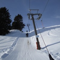 Schlepplift Oberurmein, auch er besitzt eine Kurve mit schrägen Rollen, Dezember 2011