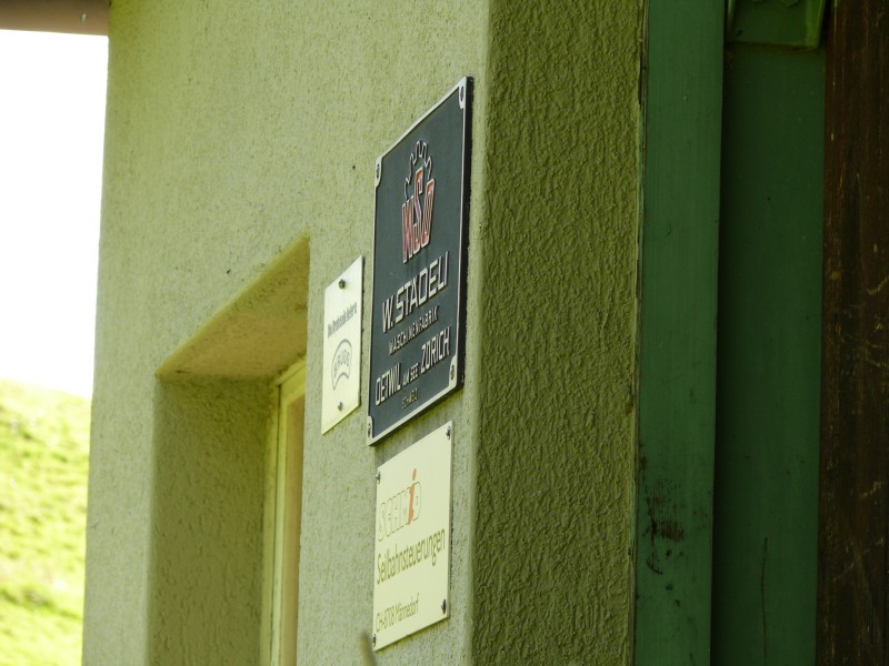 Herstellerschilder am Schlepplift Brustenegg, Juli 2008