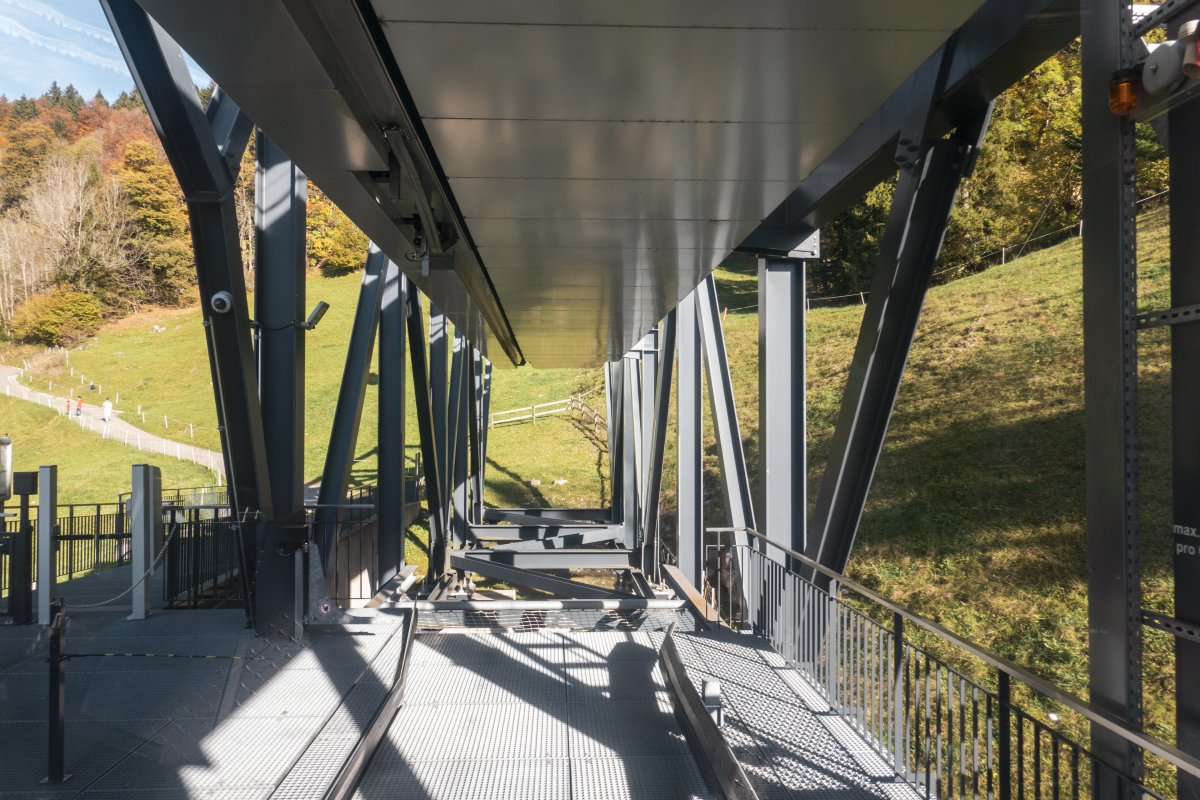 Zwischenstation der Kabinenbahn Rickenbach-Rotenflue, Oktober 2022