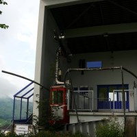 Auch die Kabine steht trostlos in der Station herum. Seit 2004 hat sich hier kein Rad mehr bewegt, Juli 2008