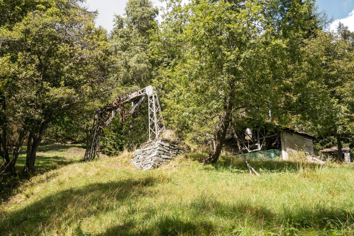 Überreste der Sesselbahn am Belvedere