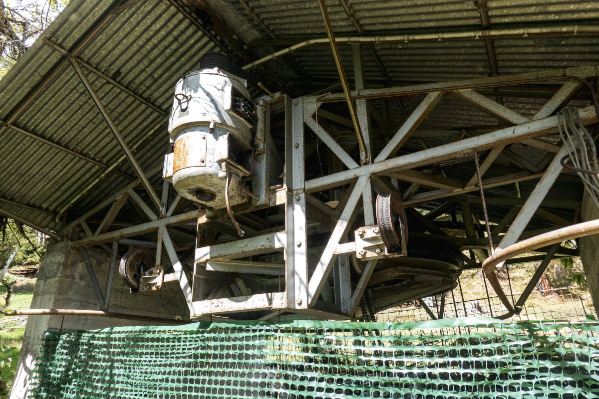 Überreste der Sesselbahn am Belvedere