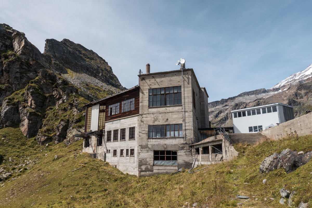 Lost Place Seilbahn-Station Bocchetta delle Pisse im Gebirge