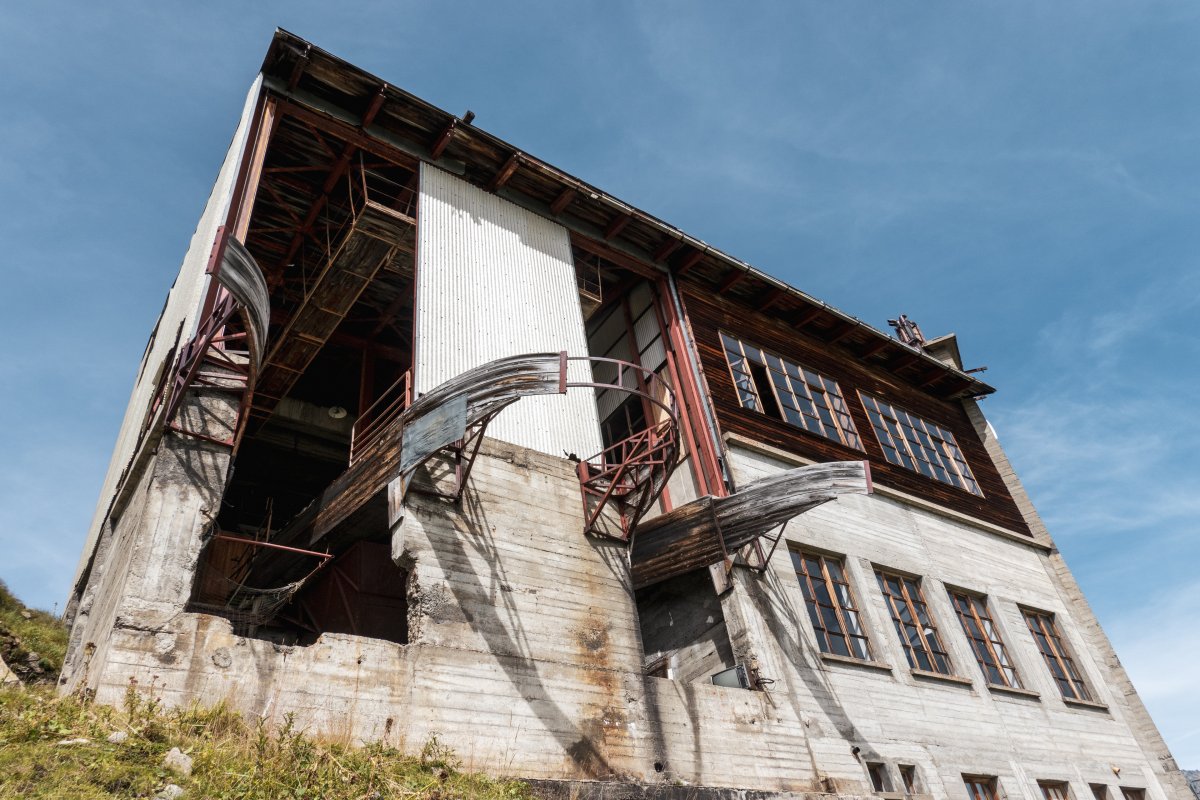 Lost Place Seilbahn-Station Bocchetta delle Pisse im Gebirge