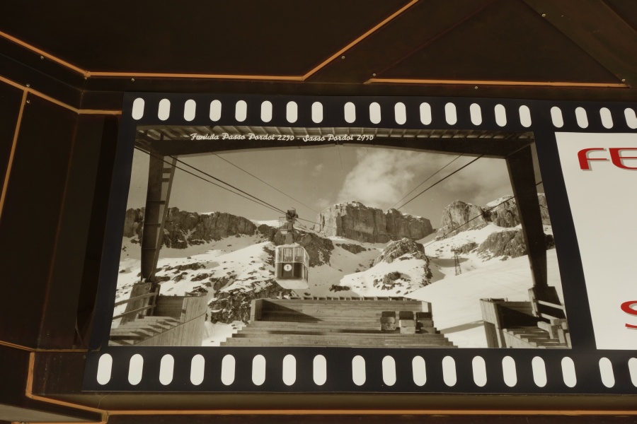 Historische Aufnahme der Luftseilbahn Passo Pordoi-Sass Pordoi in der Talstation selbiger, Oktober 2013