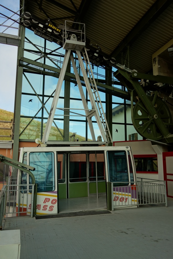 Talstation der von Hölzl erbauten Luftseilbahn Passo Pordoi-Sass Pordoi, Oktober 2013