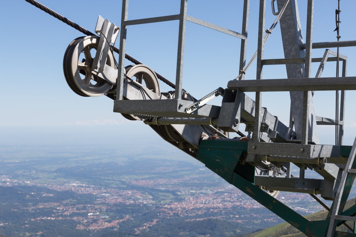 Korblift Lago di Mucrone-Monte di Camino mit Biella im Hintergrund, August 2014