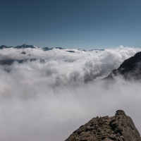 Panorama von der Bergstation der Luftseilbahn Tarlenta-Punta Taviela, September 2023