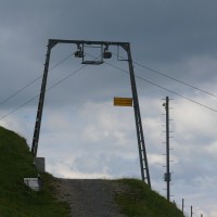 Die letzte Stütze ist die einzige in Portalform. Auch hier handelt es sich um einen Doppelmayr-Schlepplift, der von Garaventa in Lizenz gebaut wurde, Juli 2008