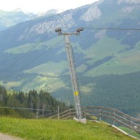 Die restlichen Stützen sind die Doppelmayr-T-Stützen in der leichten Version, Juli 2008