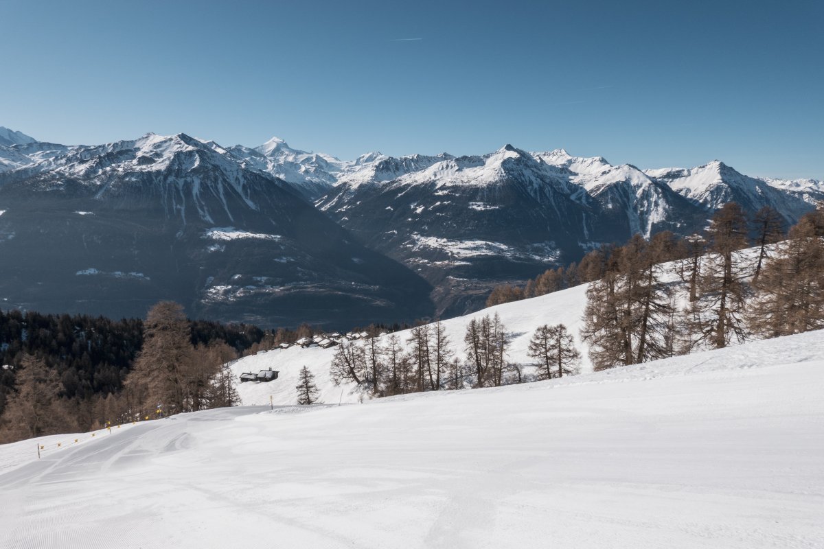 Sonnige Aussichten beim Skifahren im Wallis
