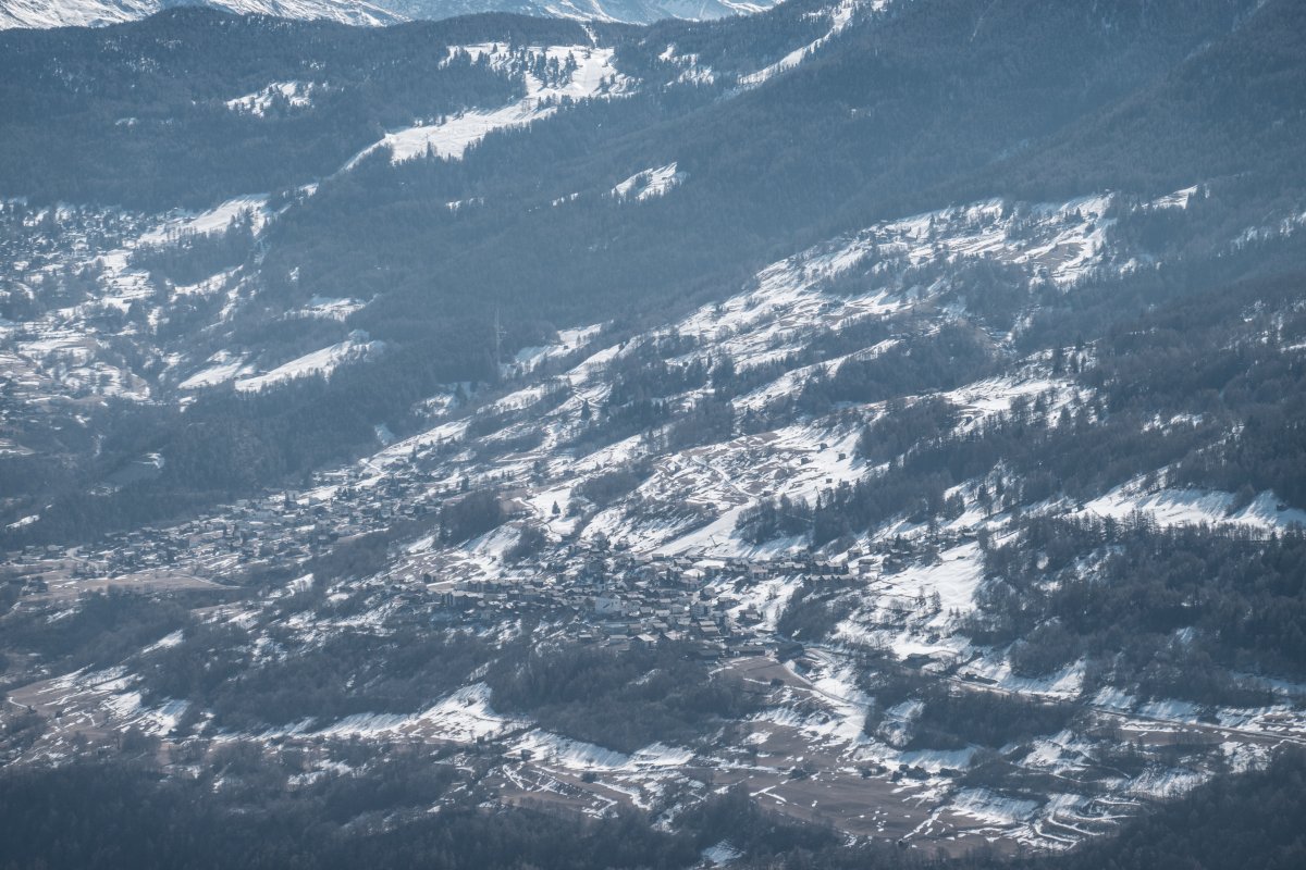 Blick von Jeizinen nach Unterbäch und Eischoll, März 2022