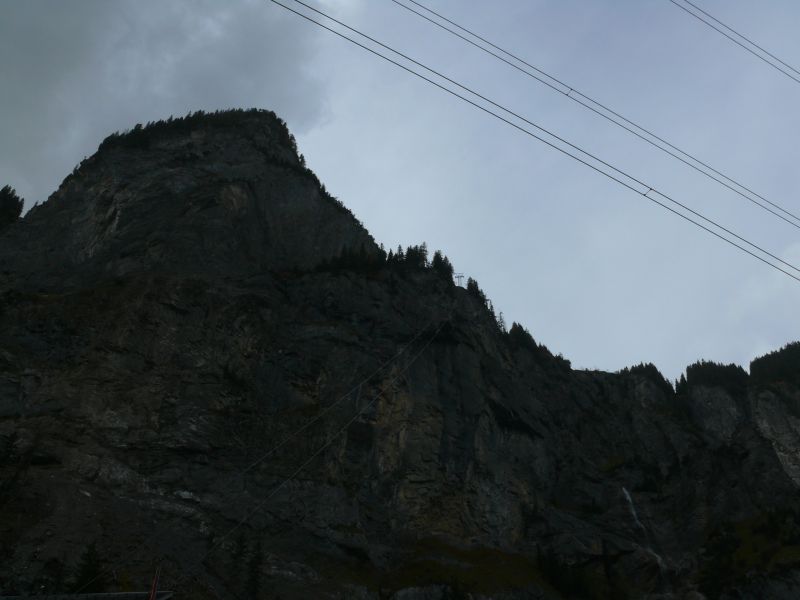 Das Ganze ohne Zoom. Hier wird deutlich, dass die Bahn eine praktisch senkrechte Felswand überwindet, Oktober 2008
