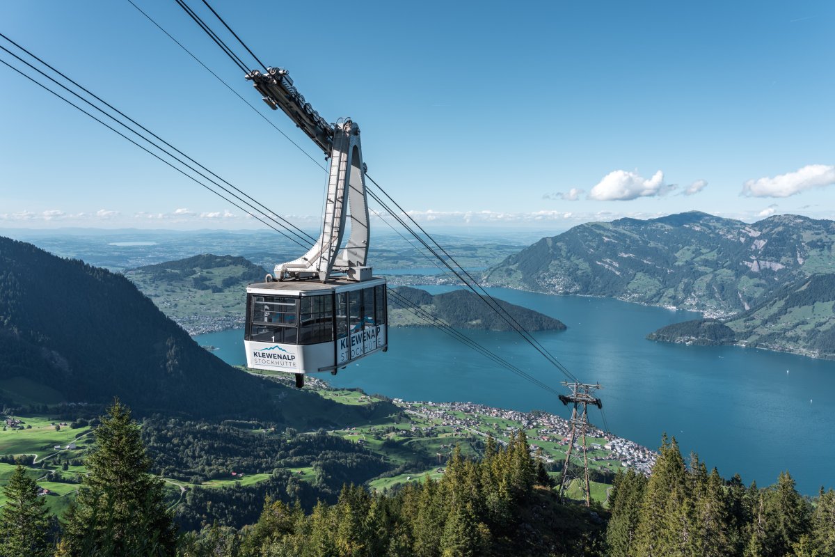 Seilbahn zur Klewenalp mit Vierwaldstättersee
