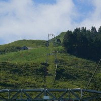 Schlepplift Wolzenalp. Das Trassee ist sehr interessant, es verläuft wie eine Art Treppe, Juli 2008