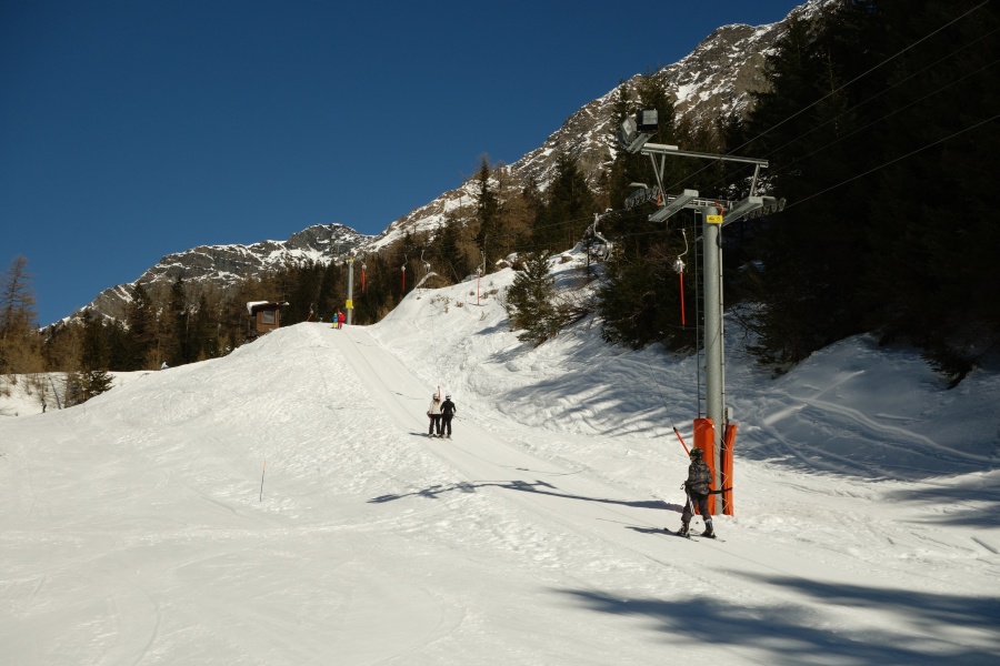 Schlepplift Combe Verte, eine neuere Anlage von Städeli, März 2014