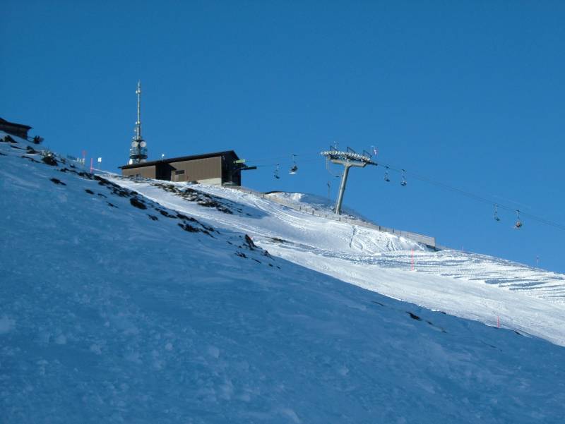 Bergstation der Sesselbahn Tgantieni-Piz Scalottas, Februar 2005