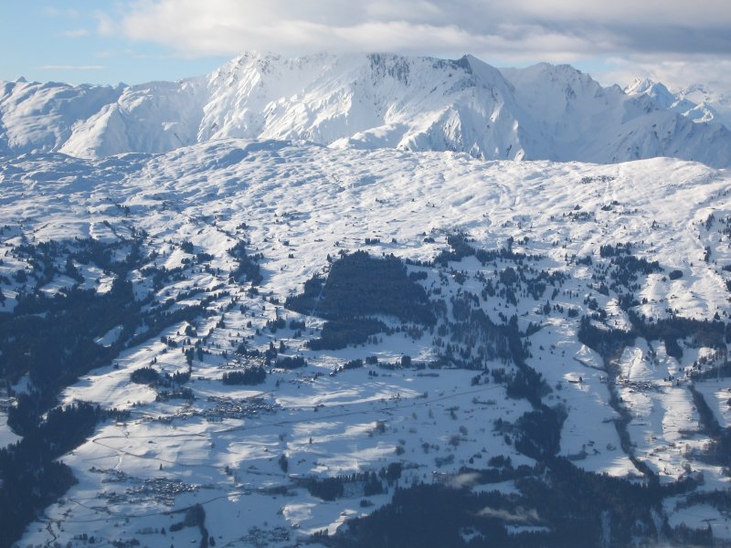 Blick vom Piz Scalottas ins Skigebiet Sarn am Heinzenberg, Dezember 2008