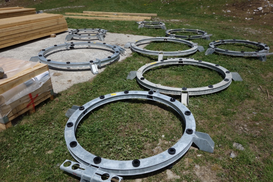 Teile für die neue Sesselbahn Motta-Urdenfürggli, Juni 2013