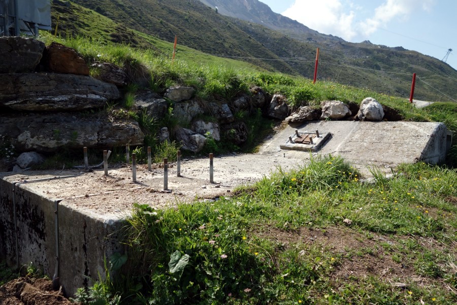 Fundamente der Talstation des Schlepplifts Weisshorn 2, Juli 2013
