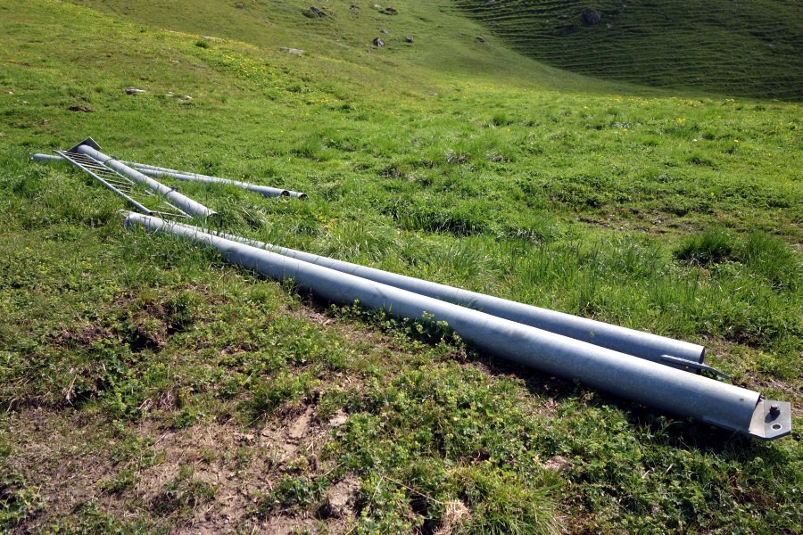 Weitere Stützenteile vom Schlepplift Weisshorn 2, Juli 2013