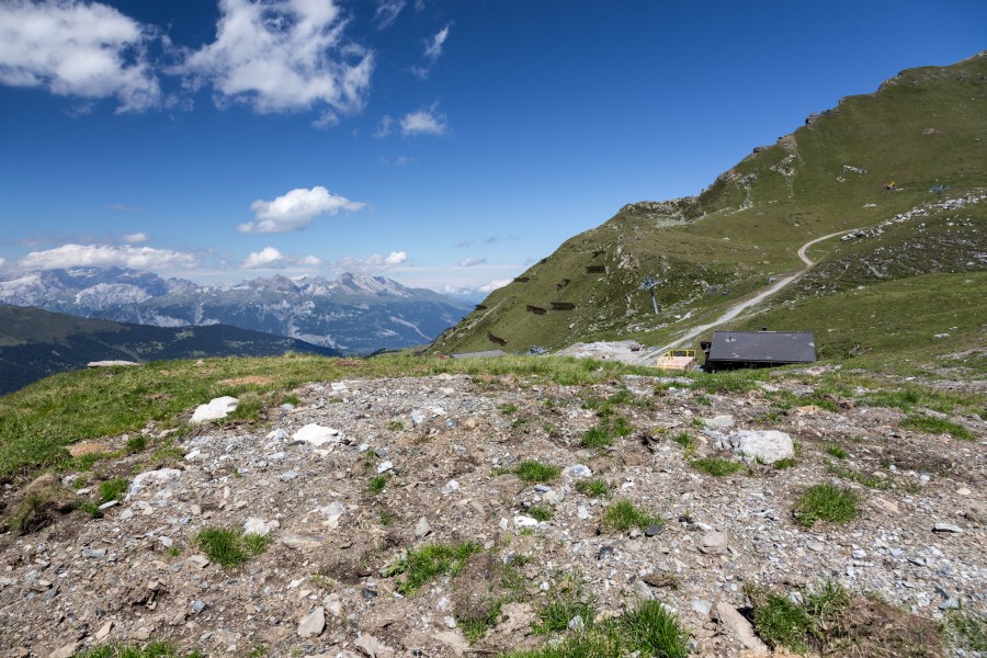 Vom ehemaligen Schlepplift Weisshorn 2 ist nicht einmal mehr ein einziges Fundament zu sehen. Hier stand einst die Bergstation, August 2014