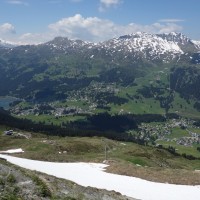 Blick auf die Schneereste auf der Silvano-Beltrametti-Piste und ersten Bauarbeiten an der Sesselbahn Heimberg-Motta, Juni 2013