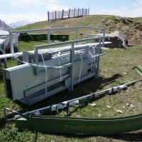 Teile des Talstationsumlaufs der Sesselbahn Motta-Schwarzhorn, Juni 2013