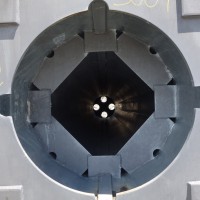 Stütze Nr. 1 der Sesselbahn Motta-Schwarzhorn aus ungewohnter Perspektive, Juni 2013