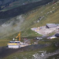 Blick vom Parpaner Rothorn auf die Bautätigkeiten an der Mottahütte, August 2013