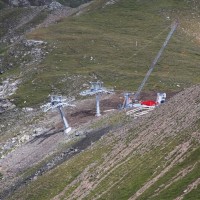Die beiden letzten Stützen der Sesselbahn Motta-Urdenfürggli mit Teilen für die Umlenkstation, August 2013
