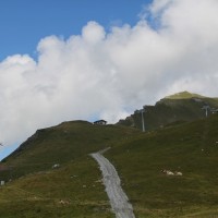 Sesselbahn Heimberg-Motta mit Fundamenten des Schlepplifts Weisshorn 2 rechter Hand, August 2013