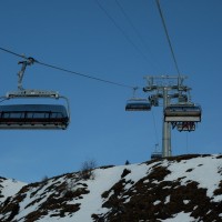 Sesselbahn Heimberg-Motta im steilsten Streckenabschnitt vor den beiden Stützen sechs und sieben, Dezember 2013