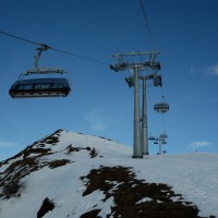 Sesselbahn Heimberg-Motta mit dem stärksten Gefällsbruch der Strecke, Dezember 2013