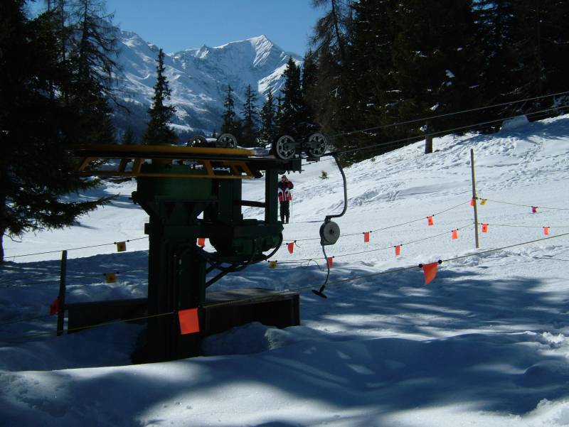 Talstation des Schlepplifts Le Vallon, April 2006