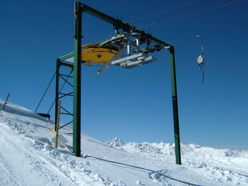 Bergstation des Schlepplift Les Crêtes, April 2006