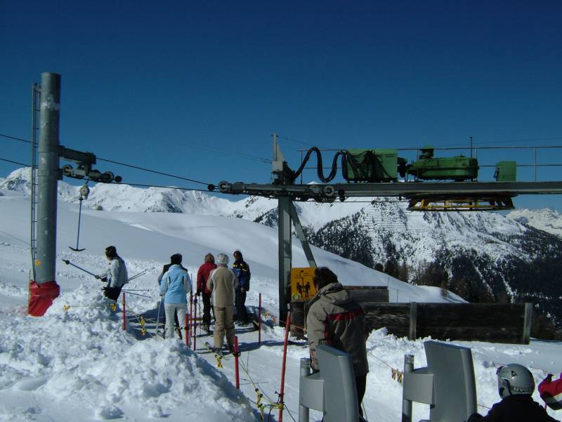 Talstation des Schlepplifts Les Chottes, April 2006