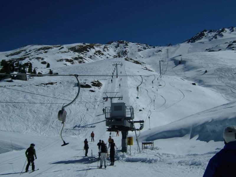 Talstationen der Schlepplifte Greppon Blanc, April 2006