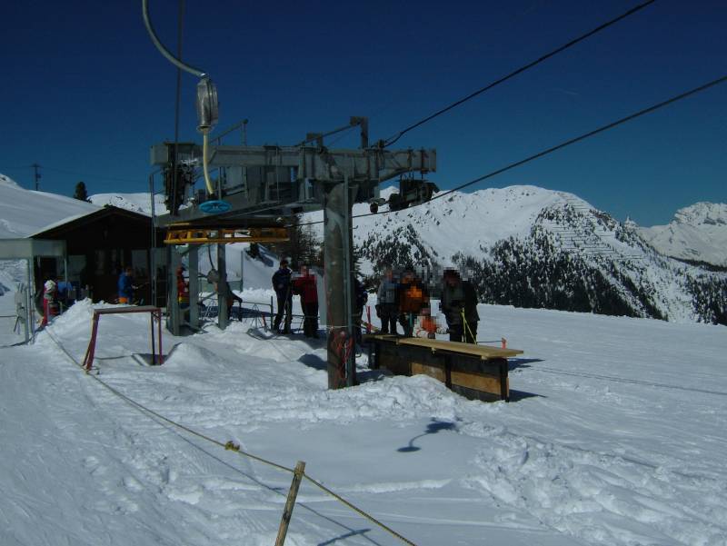 Talstationen der Schlepplifte Greppon Blanc, April 2006