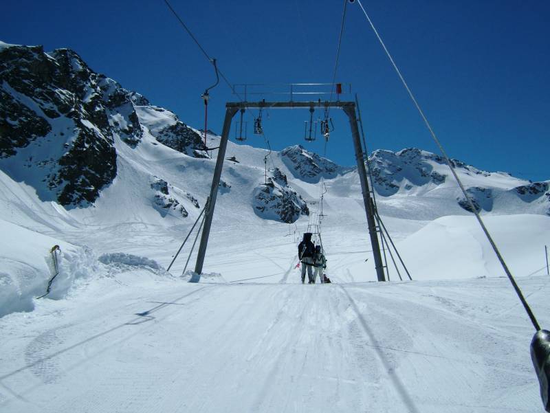 Schlepplifte Glacier des Gentianes, April 2006