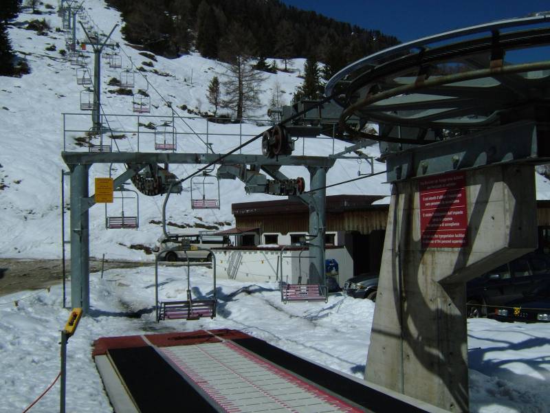 Talstation der Sesselbahn Siviez-Ecoui, April 2006