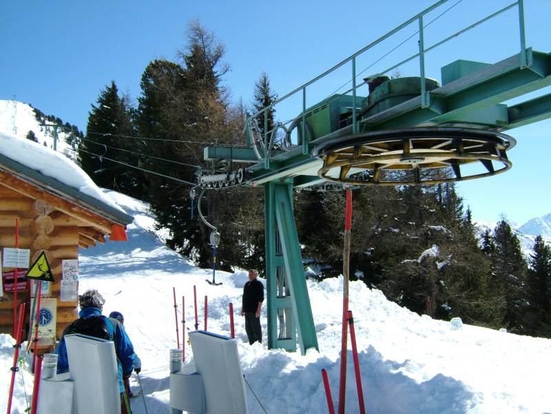 Talstation des Schlepplifts La Cheminée, April 2006