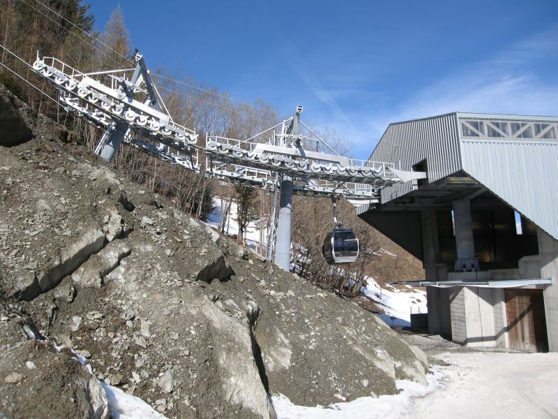 Talstation der neuen Kabinenbahn Richtung Savoleyres, März 2008